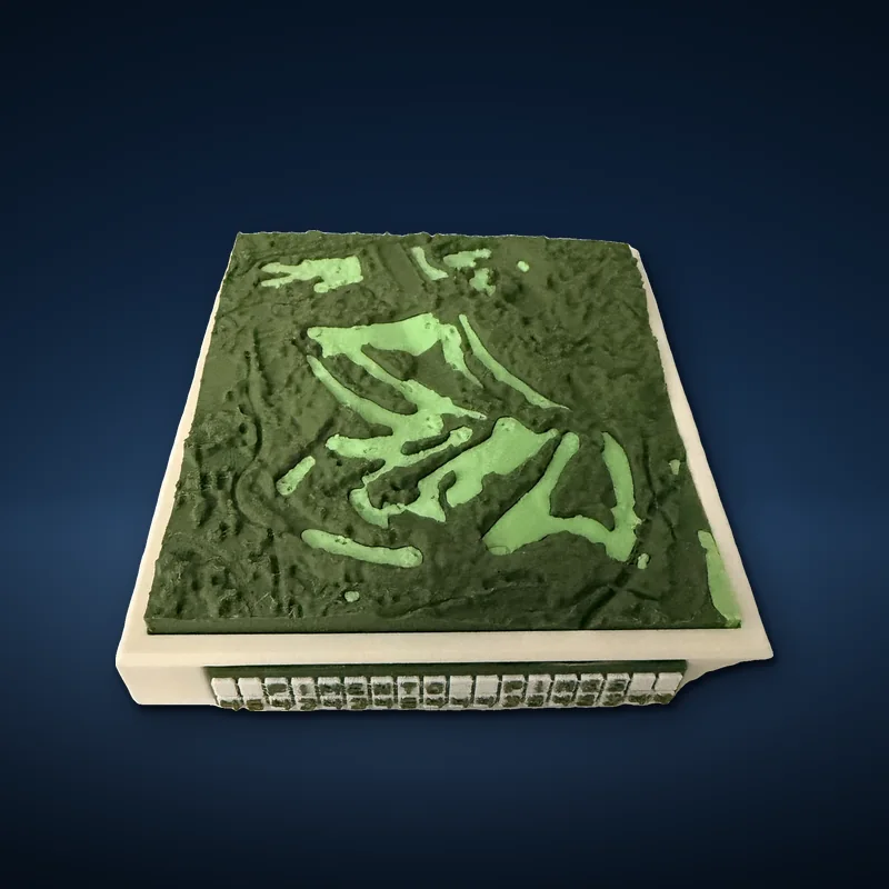 Photo of the real PIMENTO PINES from above: the green golf course relief in its cream tray, the nameplate along the front